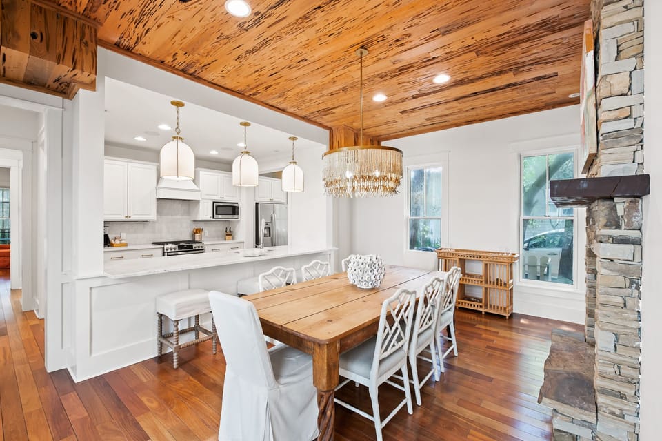 First Floor: Dining
