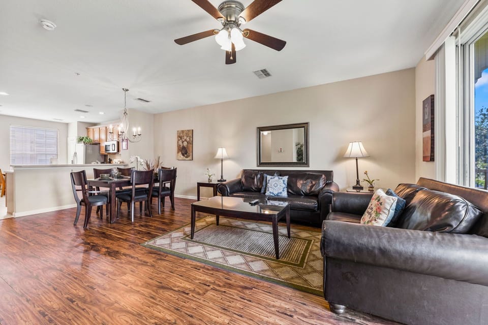 Lavish living area of the townhouse in Orlando - Stunningly designed space with aesthetic wall paintings and large size wall mirror - Cozy sofas to relax - Elegant 6 persons dinning with beautiful ambiance
