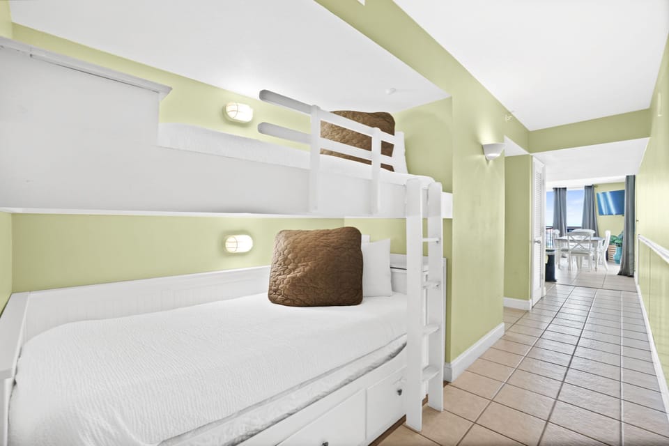 Bunk Alcove