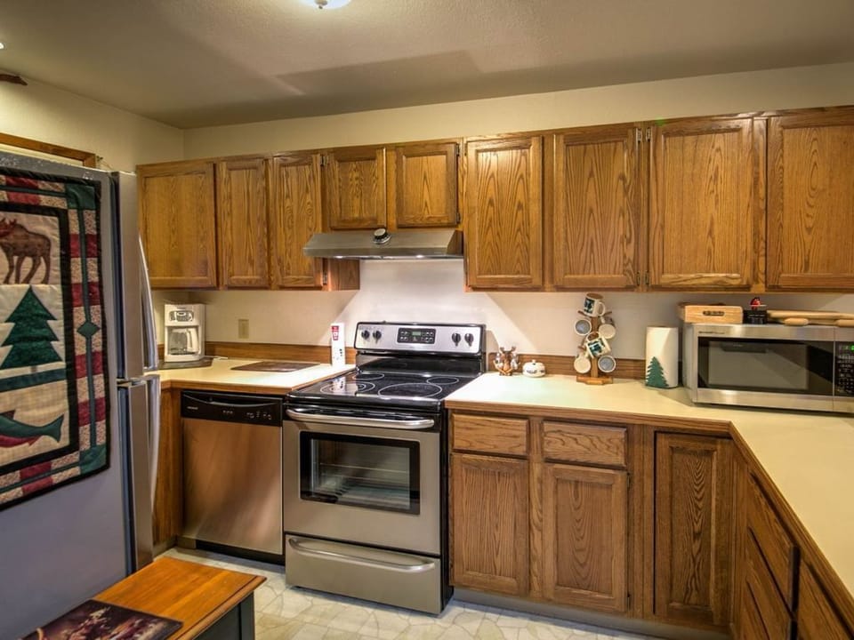 Ample counter space | Main Level