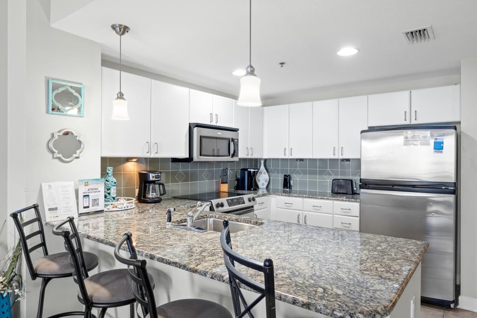 Kitchen with Breakfast Bar