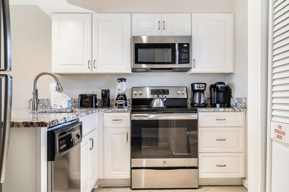 The Islander 117 Fully Equipped Kitchen Vacation Rental Destin