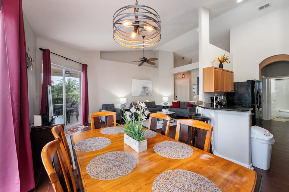 Dining room showing table with seating for 6