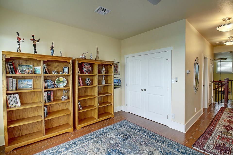 Study - Perfectly secluded so you can relax!