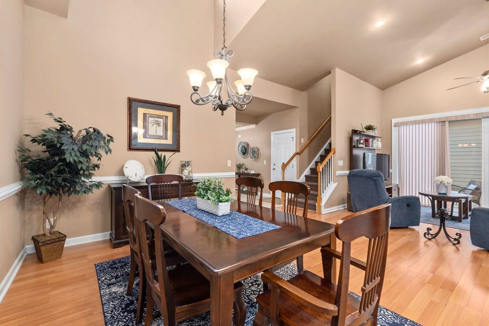 dining room - dining area that sleeps 6 people