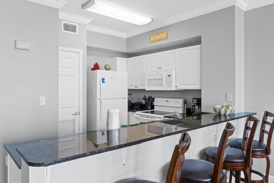 Kitchen with Breakfast Bar