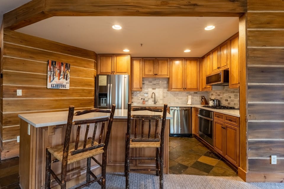 Updated full-sized kitchen.