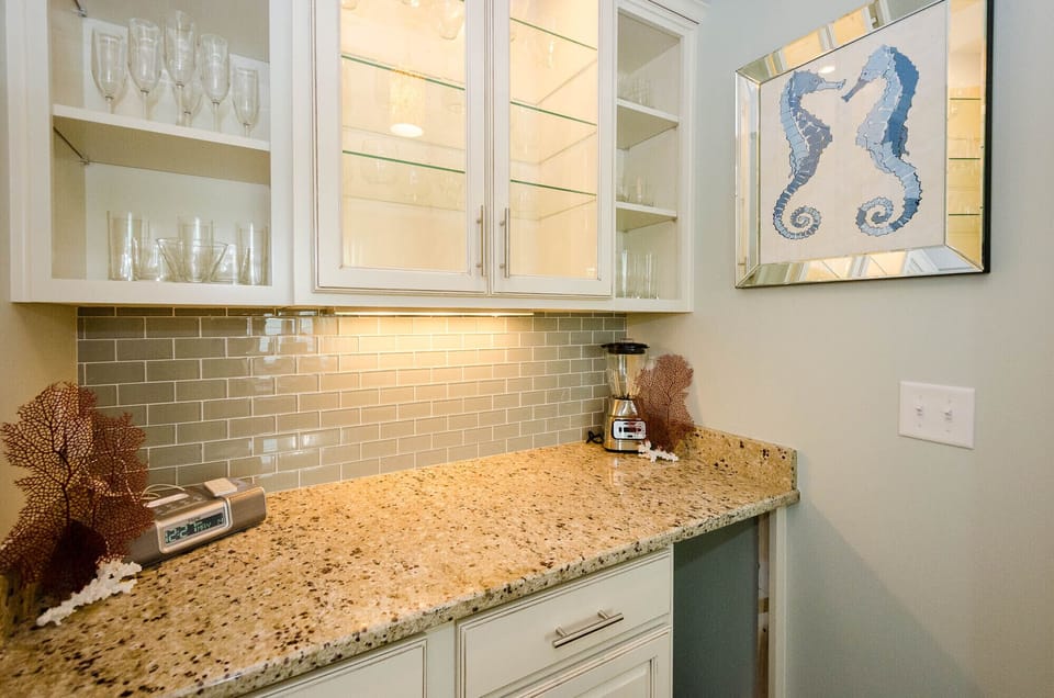 First Floor: Wet Bar