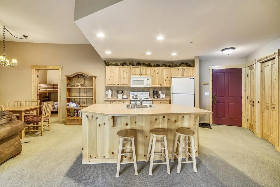 TM102 Kitchen