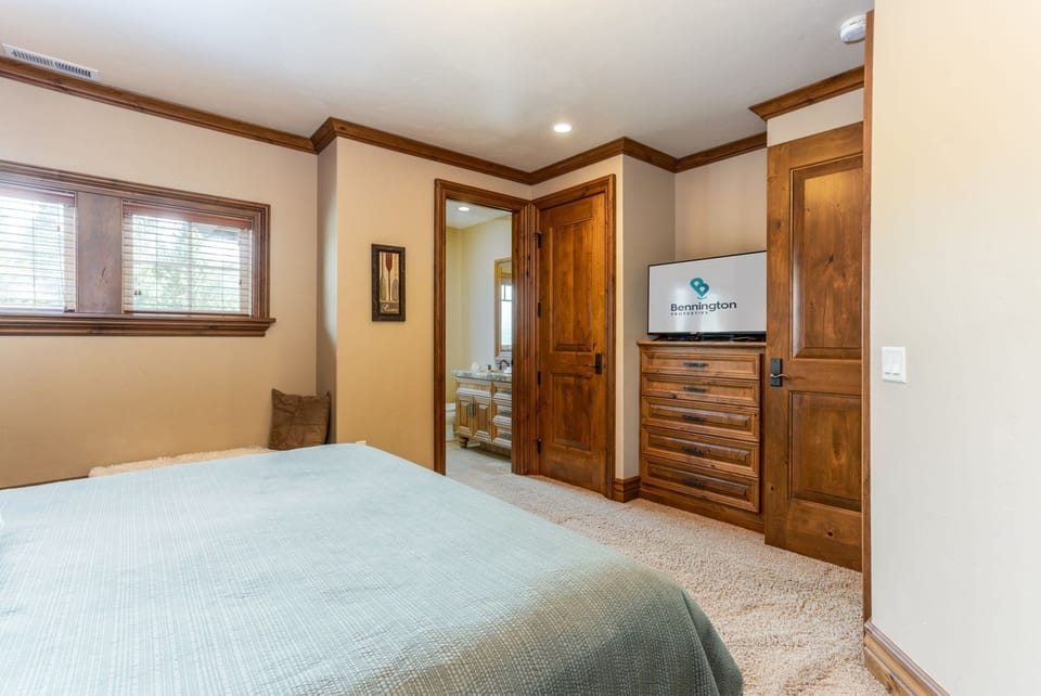 Ensuite King Bedroom 2 - Upstairs