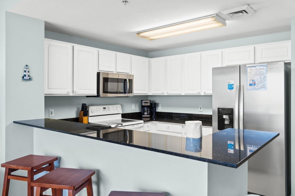 Kitchen with Breakfast Bar