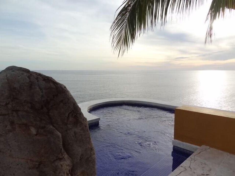 Infinity pool