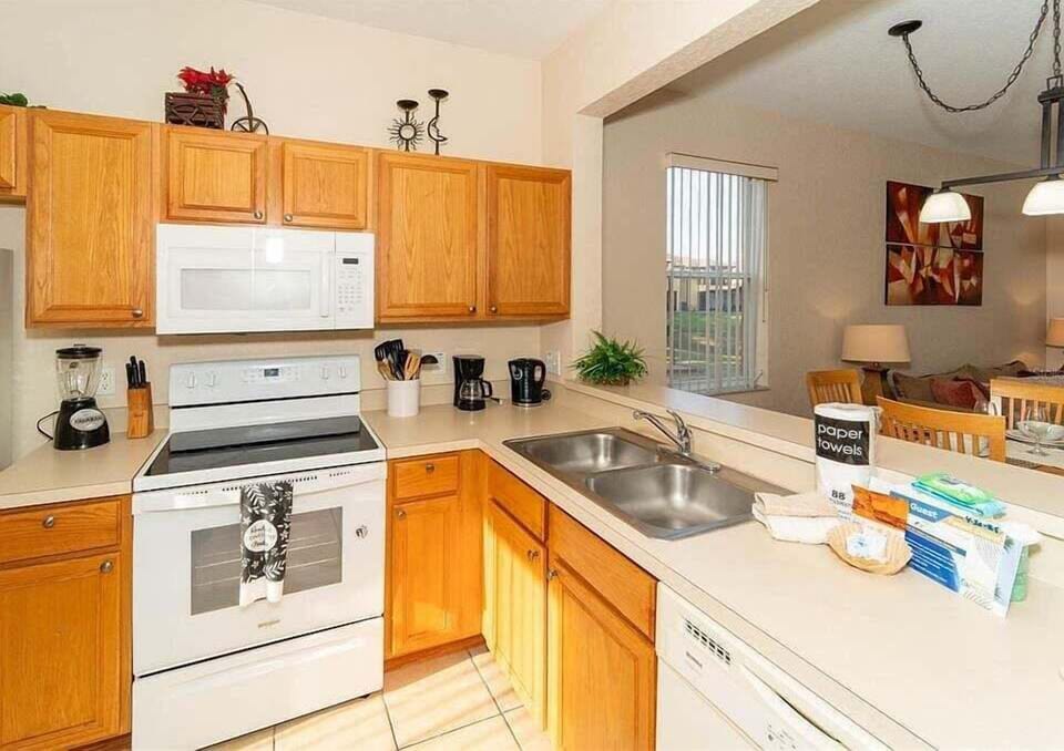 Fully equipped kitchen.