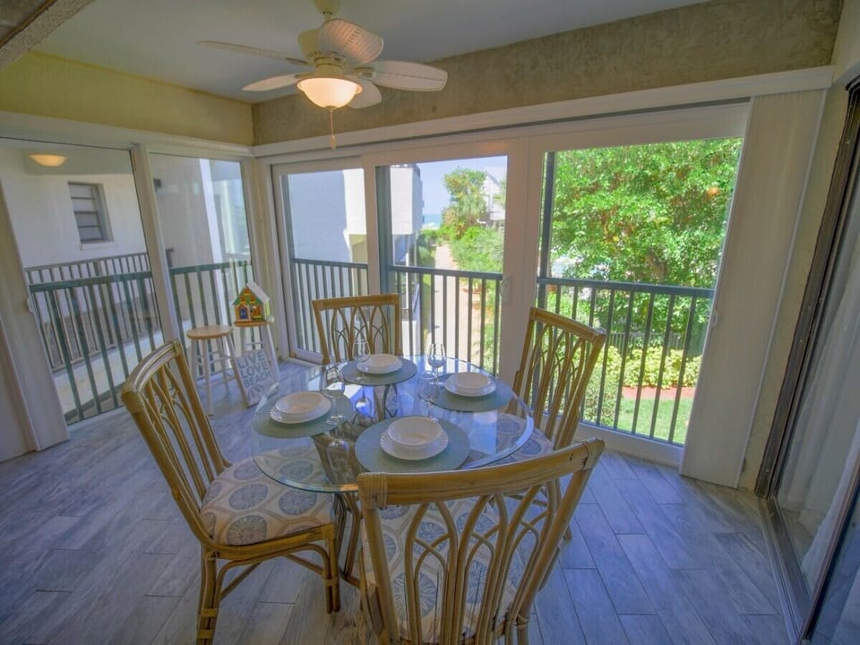 Dining area 1
