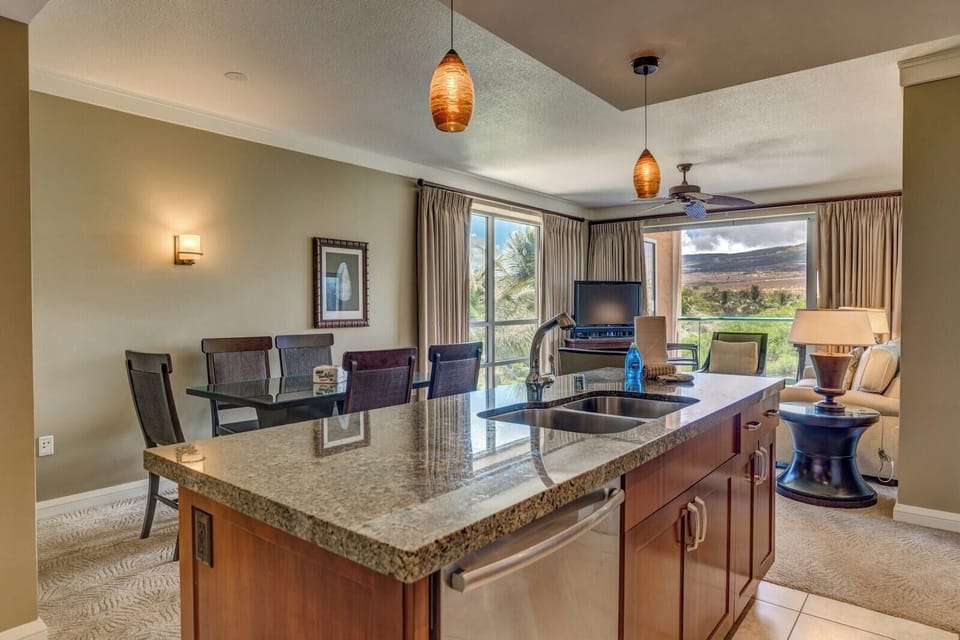 A chef’s dream kitchen meets relaxed island elegance