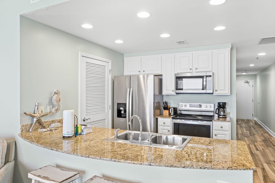 Kitchen with Breakfast Bar