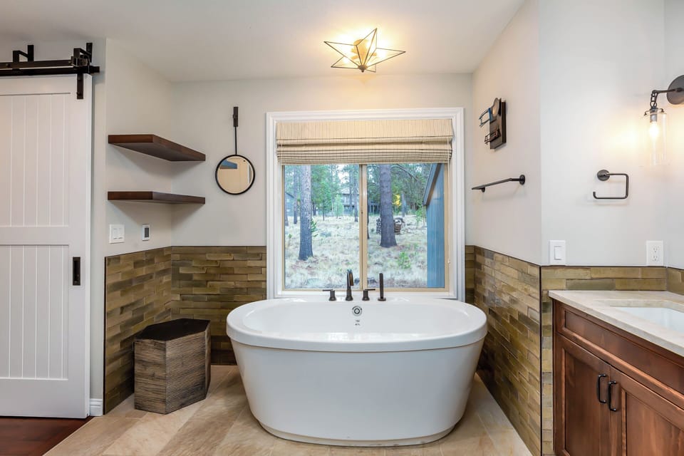 Ensuite Bathroom - Main Level