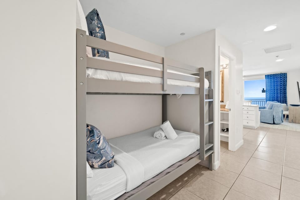 Bunk Alcove
