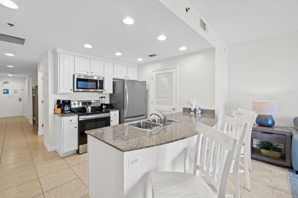 Kitchen with Breakfast Bar