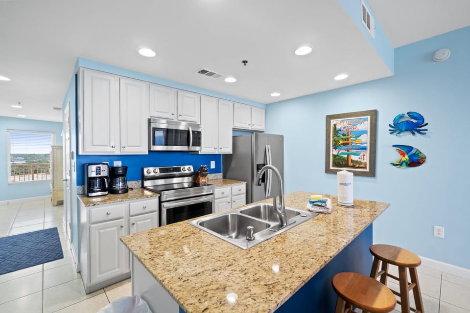 Kitchen with Breakfast Bar
