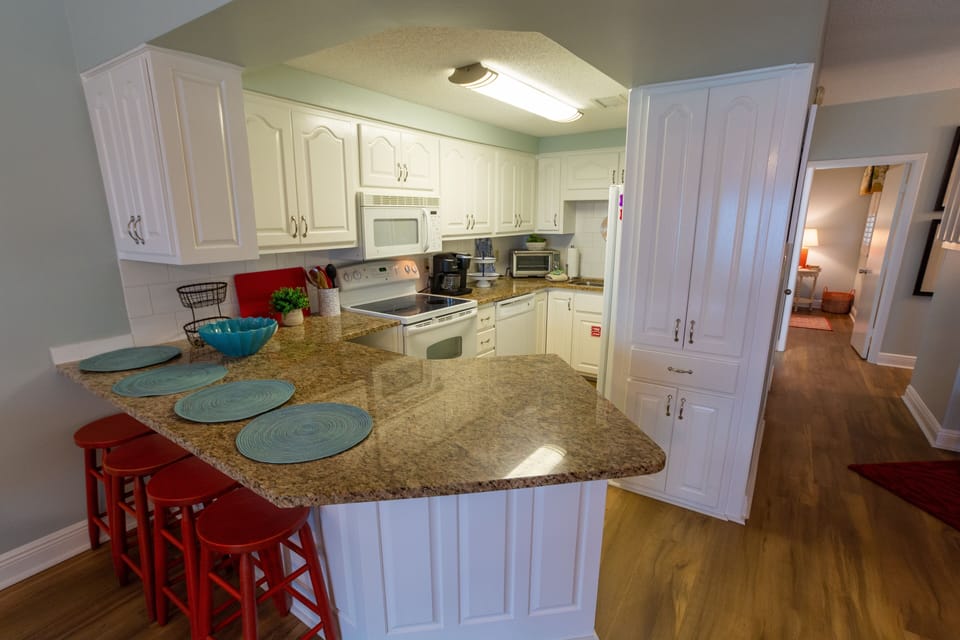 FULLY EQUPPED CUSTOM LUXURY  KITCHEN - FULLY EQUPPED CUSTOM LUXURY  KITCHEN