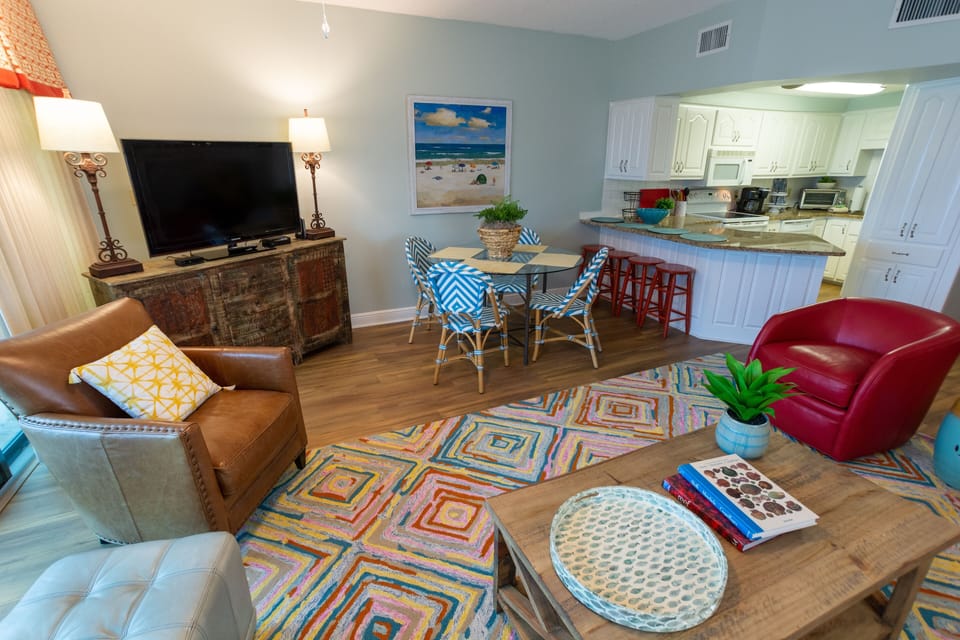 SPACIOUS RELAXING CUSTOM DESIGN - SPACIOUS RELAXING CUSTOM DESIGN