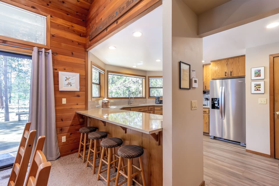 Kitchen w/ Bar