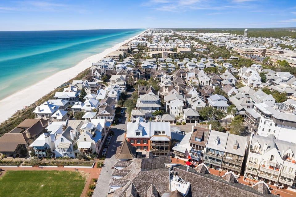 Views off the front balcony look out to the Gulf over Main St, and the western green.