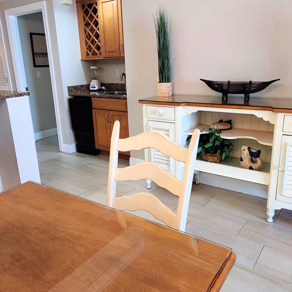 Wet Bar With Separate Sink And Ice Machine!