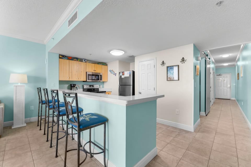 Kitchen with Breakfast Bar