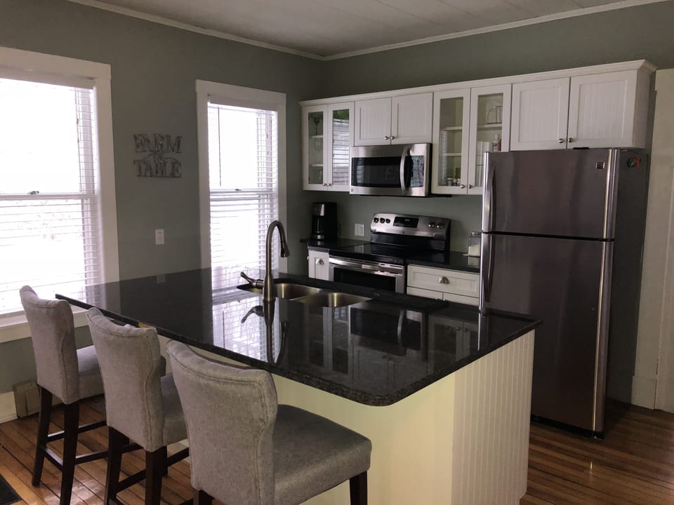 kitchen has granite counters and stainless steel appliances.
