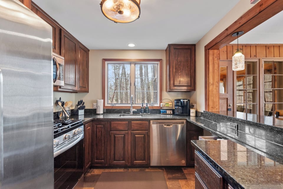Well-equipped kitchen designed for easy, everyday cooking.