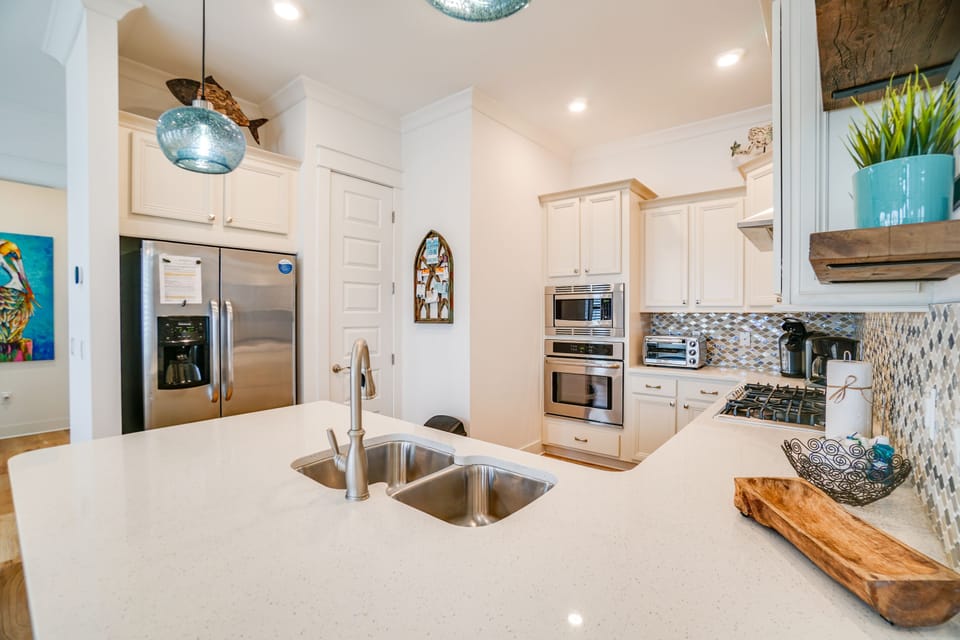 Kitchen with Breakfast Bar
