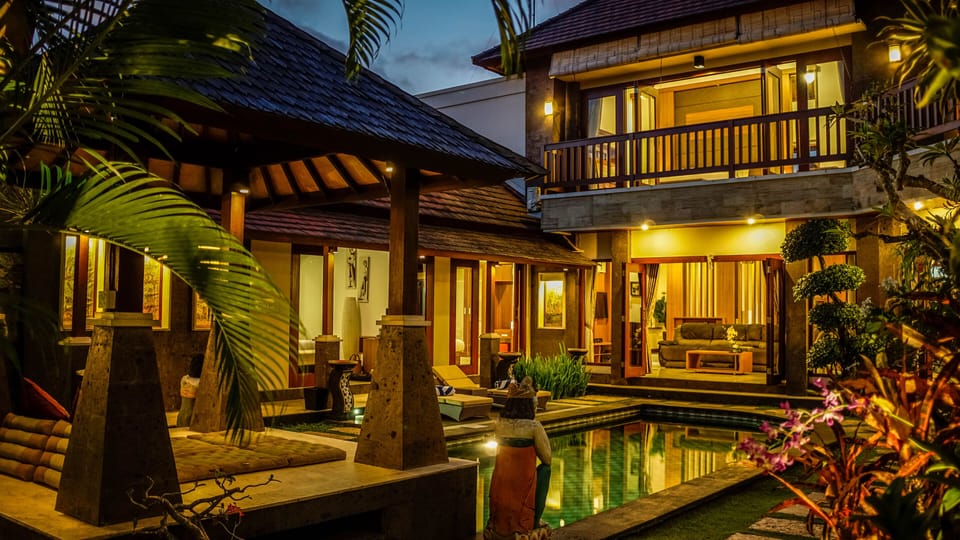 Tropical Lush Garden