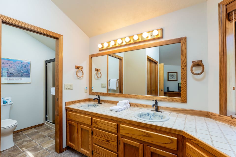 Ensuite Bathroom - Main Level