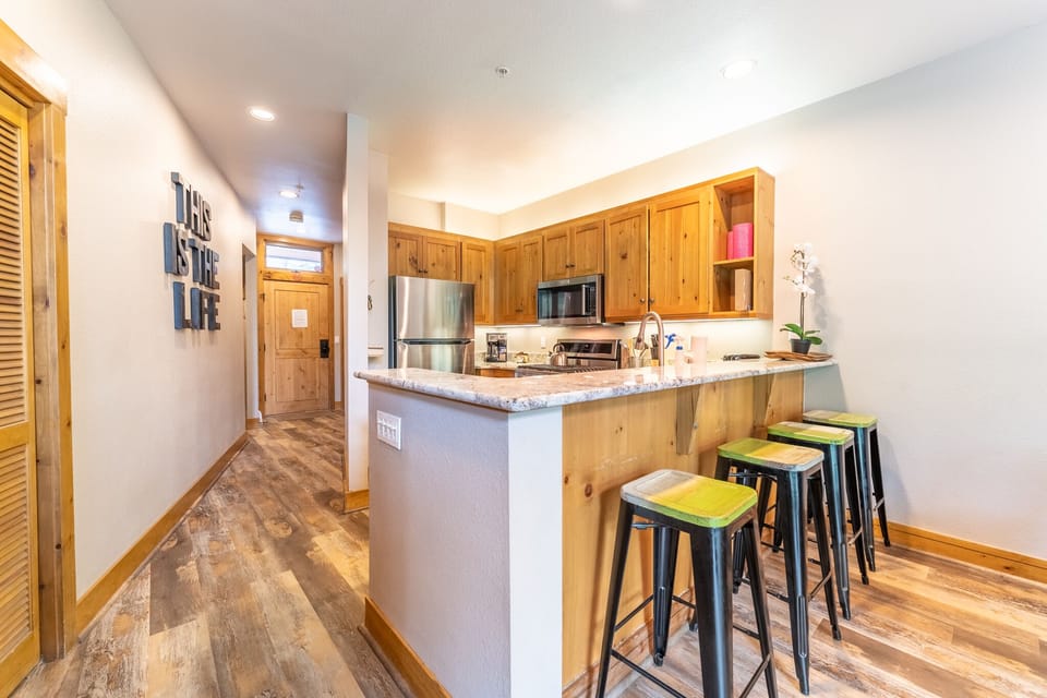 Breakfast bar with seating for four.