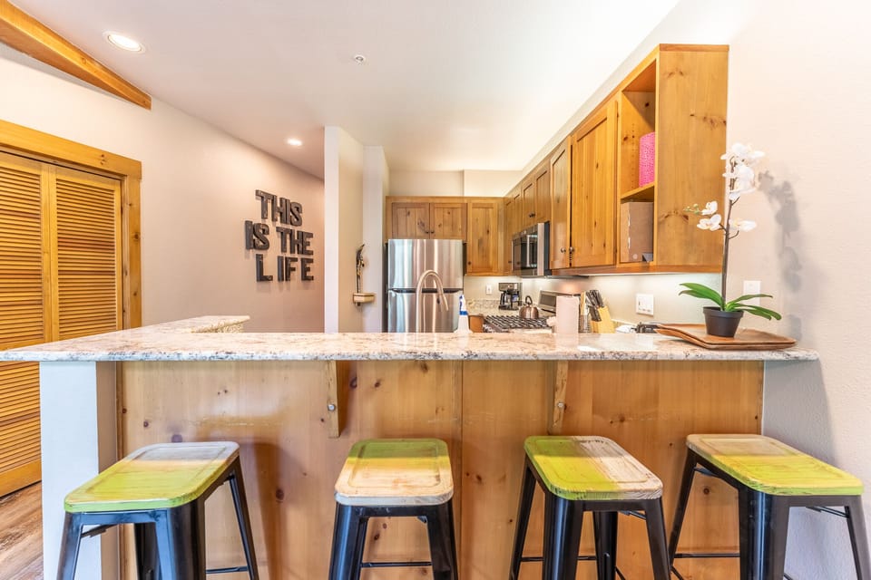 Breakfast bar with seating for four.