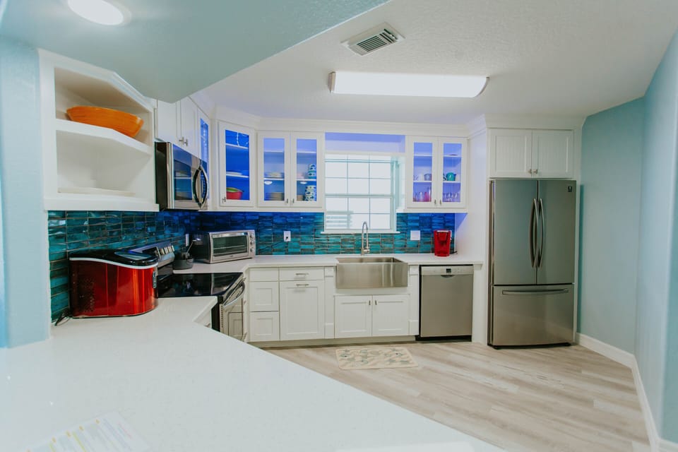 Fully stocked kitchen!