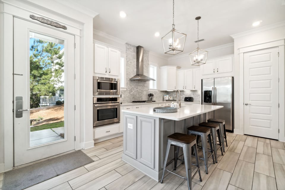 Kitchen with Breakfast Bar