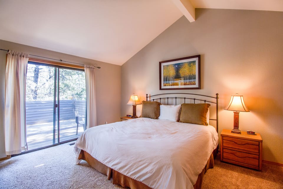 Ensuite King Bedroom - Upstairs