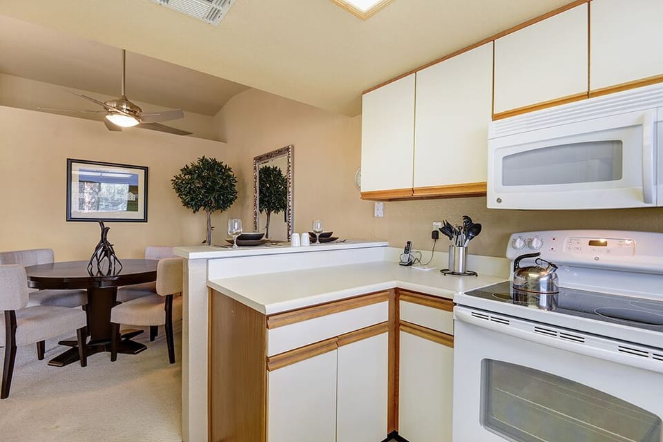 K0454 - 09 - KITCHEN TO DINING ROOM RS.jpg