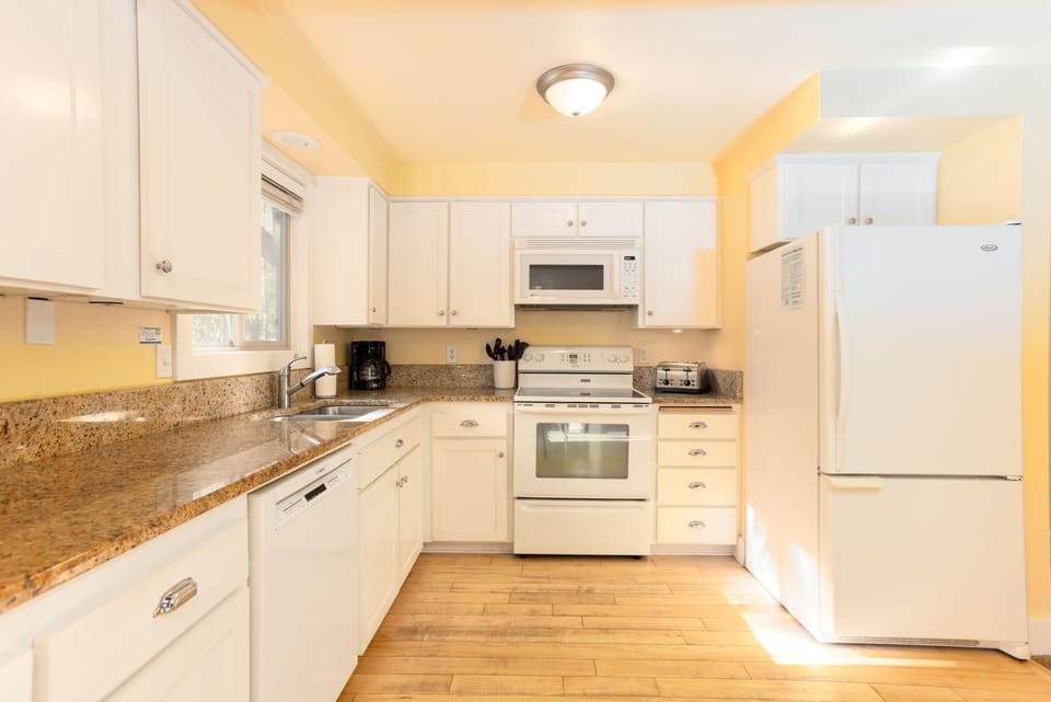 Kitchen - Main Level