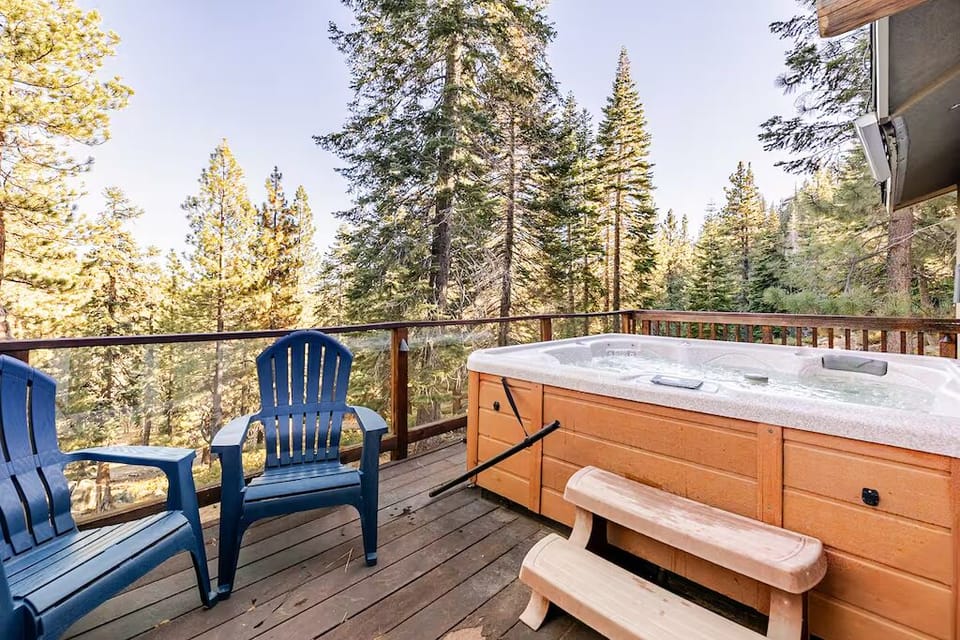 Private Hot Tub with Moutain Views