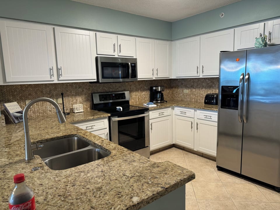 New Upgraded kitchen with Cabinets