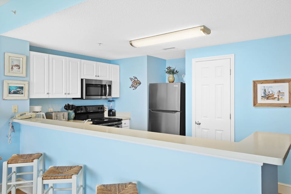 Kitchen with Breakfast Bar