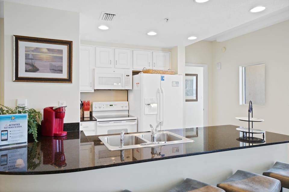 Kitchen with Breakfast Bar