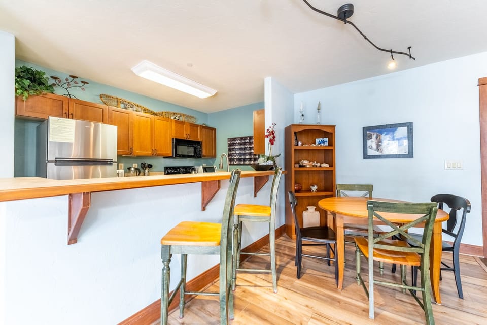 Dining table and breakfast bar.
