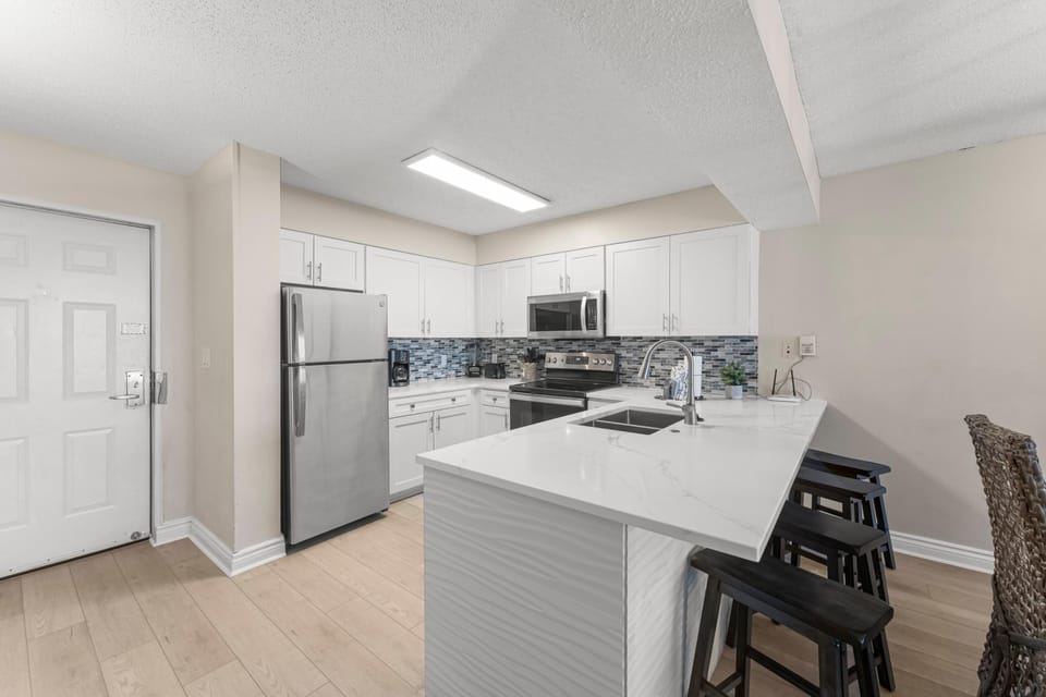 Kitchen with Breakfast Bar
