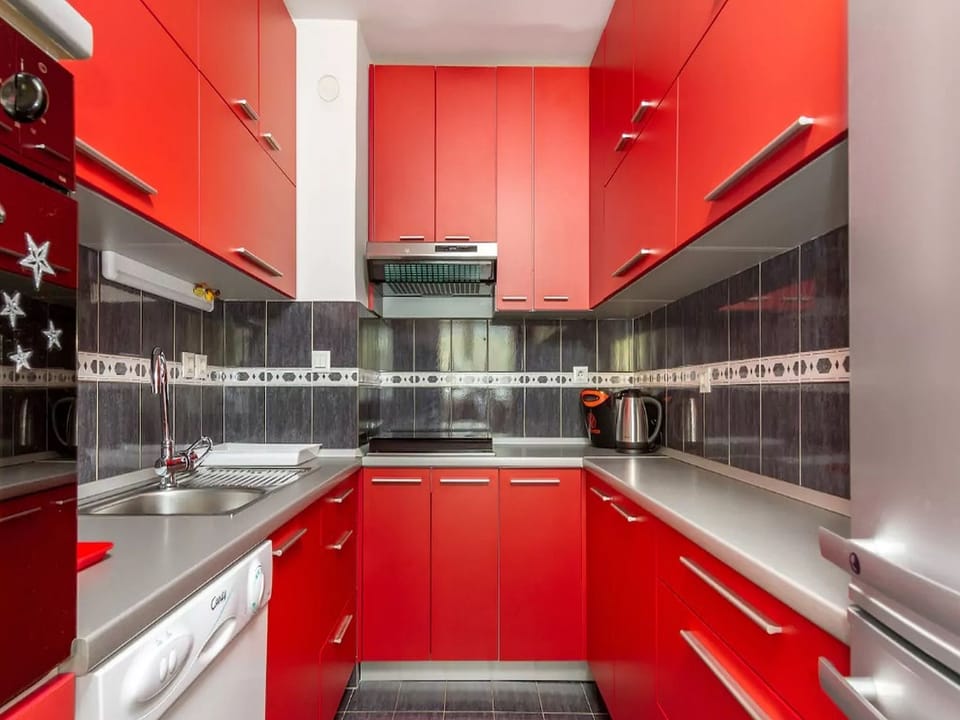 Kitchen - stovetop, oven, microwave, refrigerator, dishwasher