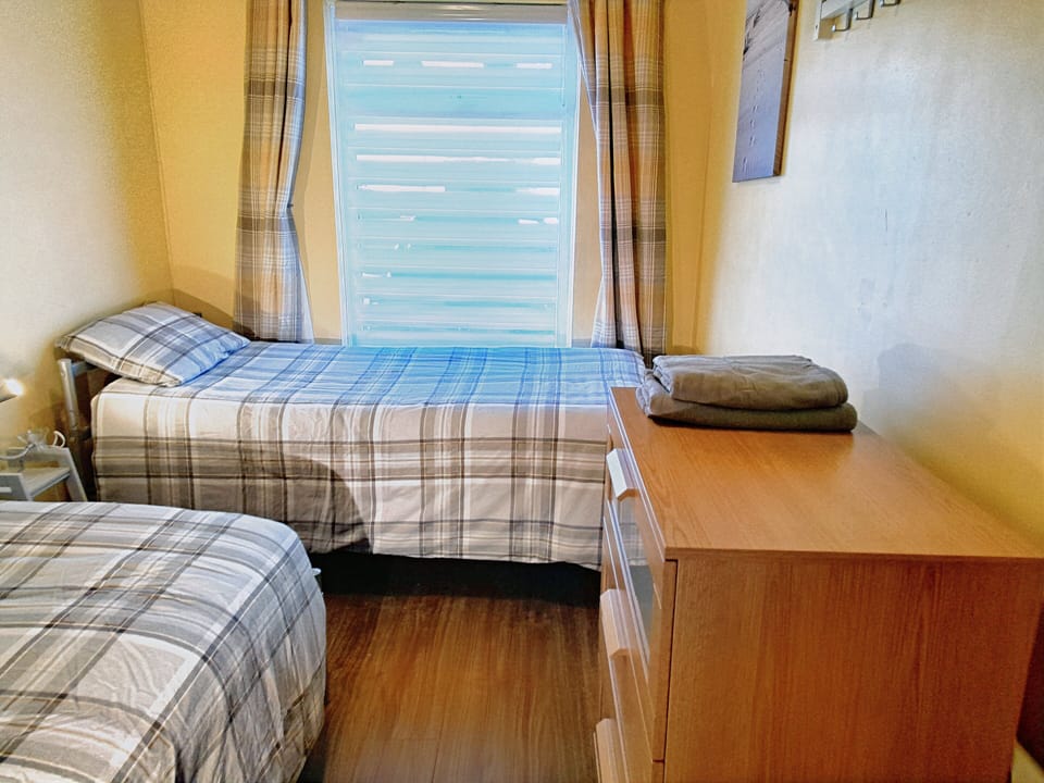 room, indoor, bed, private space